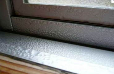 サッシの結露写真