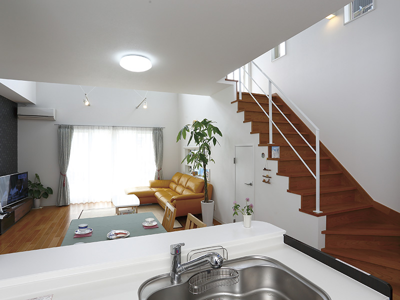 写真：リビング階段