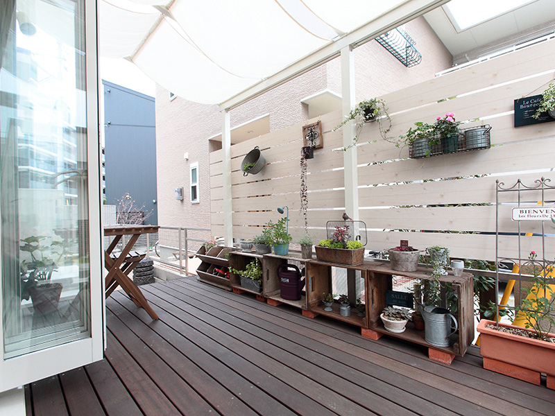 写真：ウッドデッキ