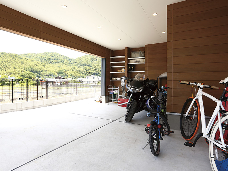 写真：ガレージ