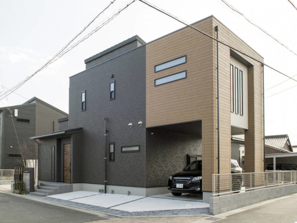 写真：インナーガレージを取り入れた住まい