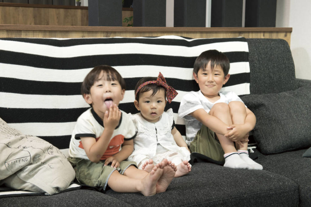写真：3人のお子さん