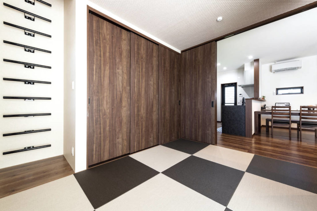 写真：リビングに隣接した和室