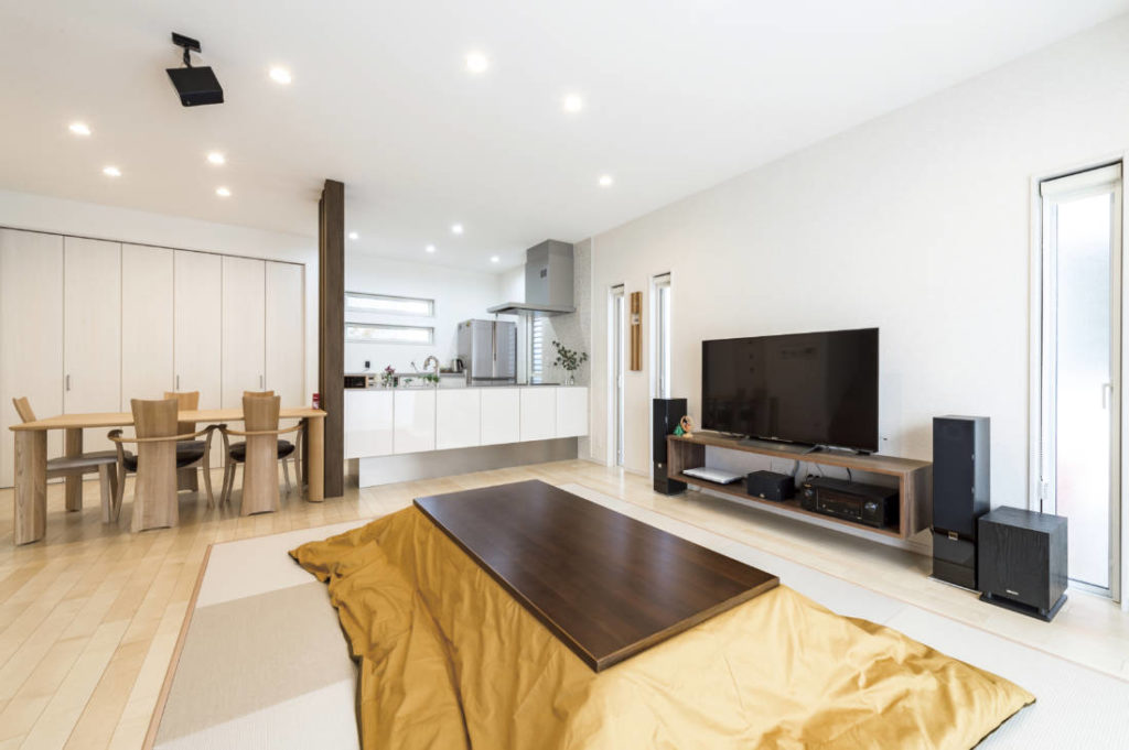 写真：畳と掘りごたつがあるリビング